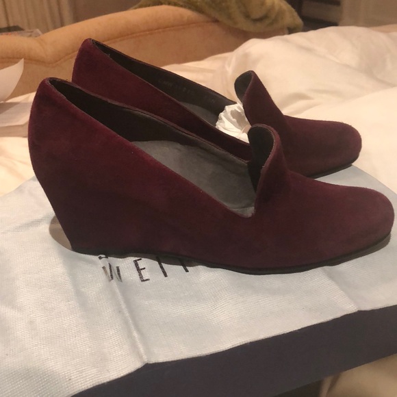Stuart Weitzman Arise Burgundy Loafers - Picture 2 of 4